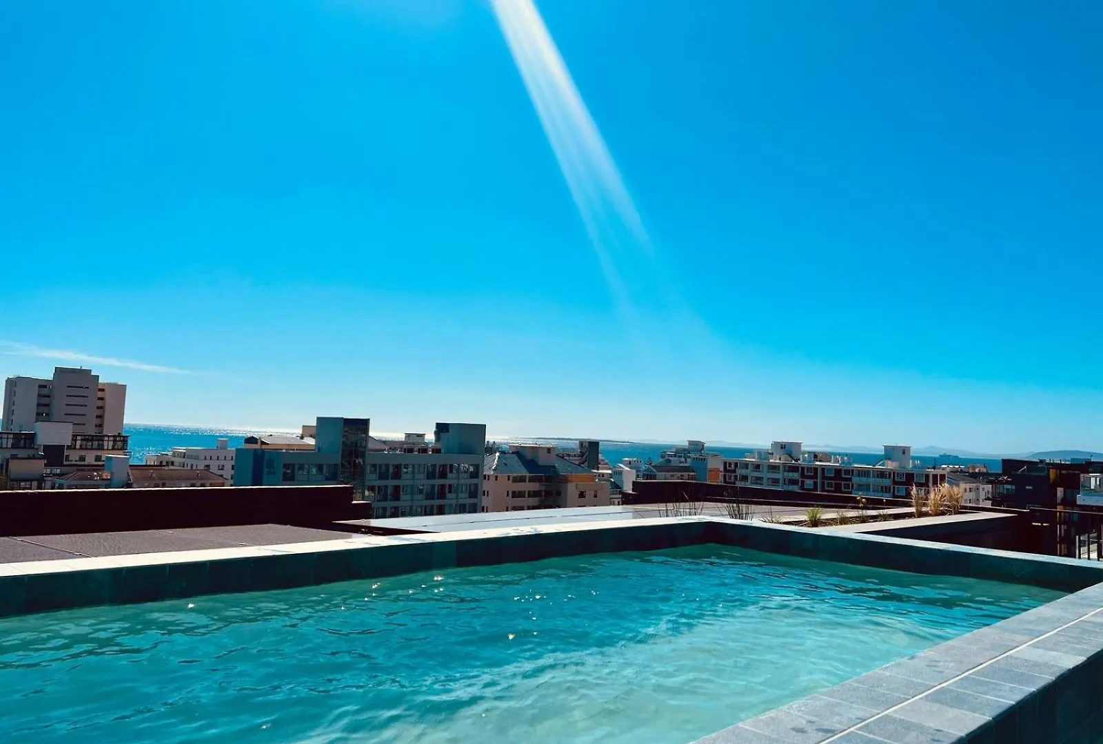 Contacts de Designer Apartment In The Heart Of Sea Point